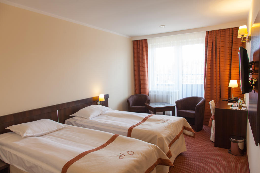 Hotel Ostrawa Wodzisław Śląski Exteriör bild