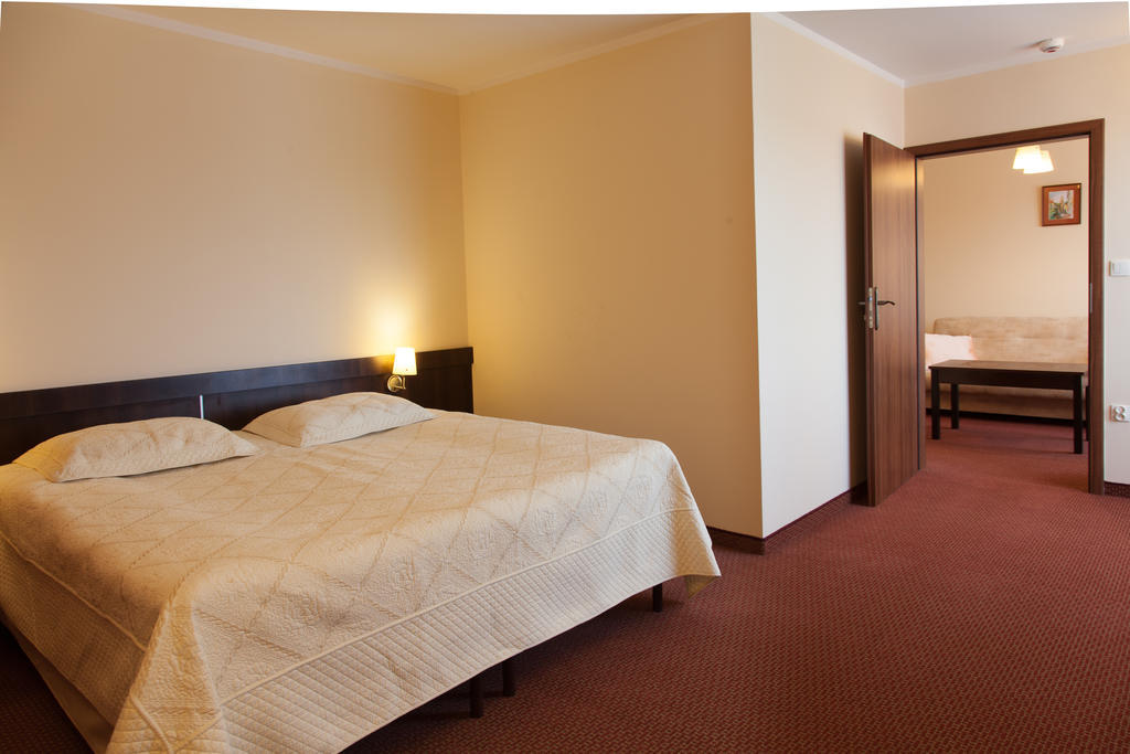 Hotel Ostrawa Wodzisław Śląski Rum bild