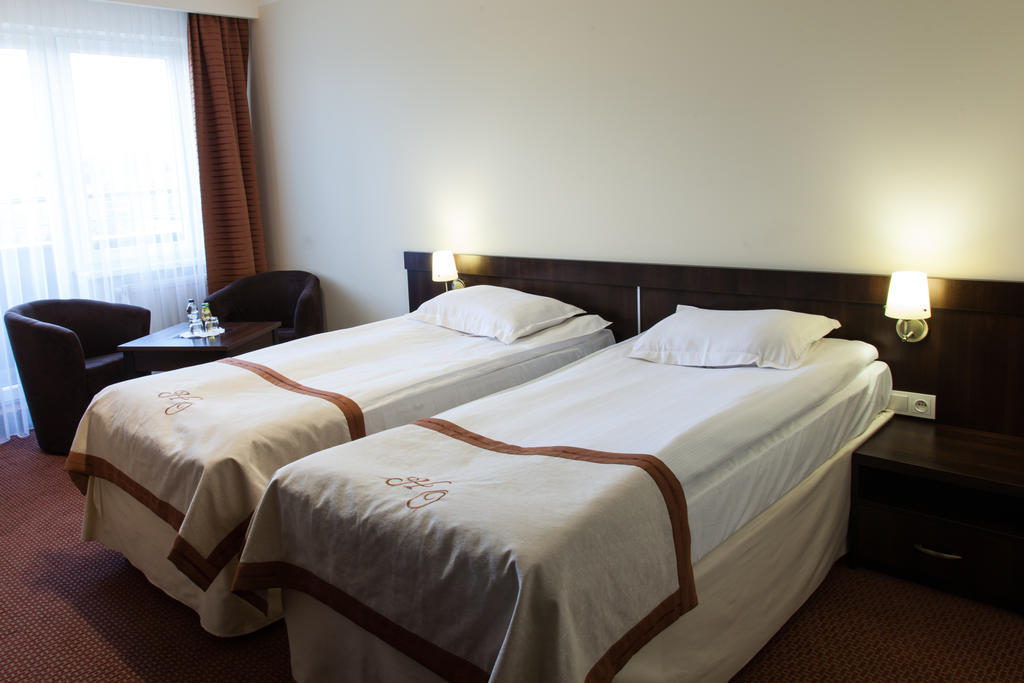 Hotel Ostrawa Wodzisław Śląski Rum bild
